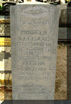 Grafsteen Hinderk Leeraar (1901) & echtgenote Bertha Bultena te Beerta