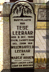 Grafsteen Teije Leeraar (1903) te Beerta en zoon van Willem Barteld Leeraar (1877) en Martje Rsken