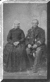 Hindrik Rsken & Onje Jurjens, ouders van Martje Rsken. Onno Leeraar (1905) is vernoemd naar Onje Jurjens