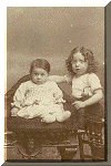 Rebecca Leeraar (1912) en haar broertje Alexander Leeraar (1910)