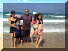 Shimon Plas en zijn echtgenote Michal Edri met hun vier kinderen Sapir, Ronni, Shai en Itai tijdens de zomervakantie van 2014 in Italië.