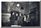 Heropening van �De Katoenbaal�  ca. 1945 door Alexander Leeraar (midden) omringd door personeel