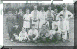 Hartog Leeraar (2e v.l. staand) nam in 1927 met Be Quick deel aan het Corinthian Juniores Tournooi te Nijmegen